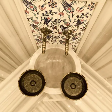 Apartment Flat With Turkish Hammam And Bar In Beyoglu