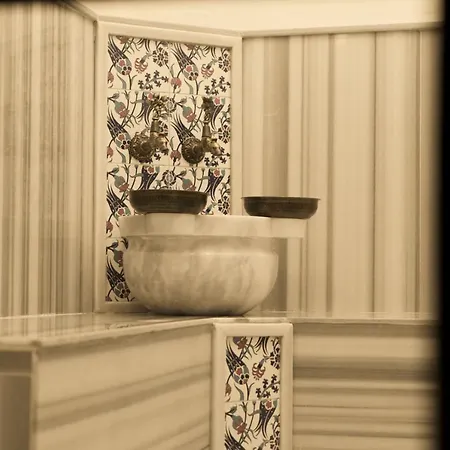 Flat With Turkish Hammam And Bar In Beyoglu Apartment Istanbul